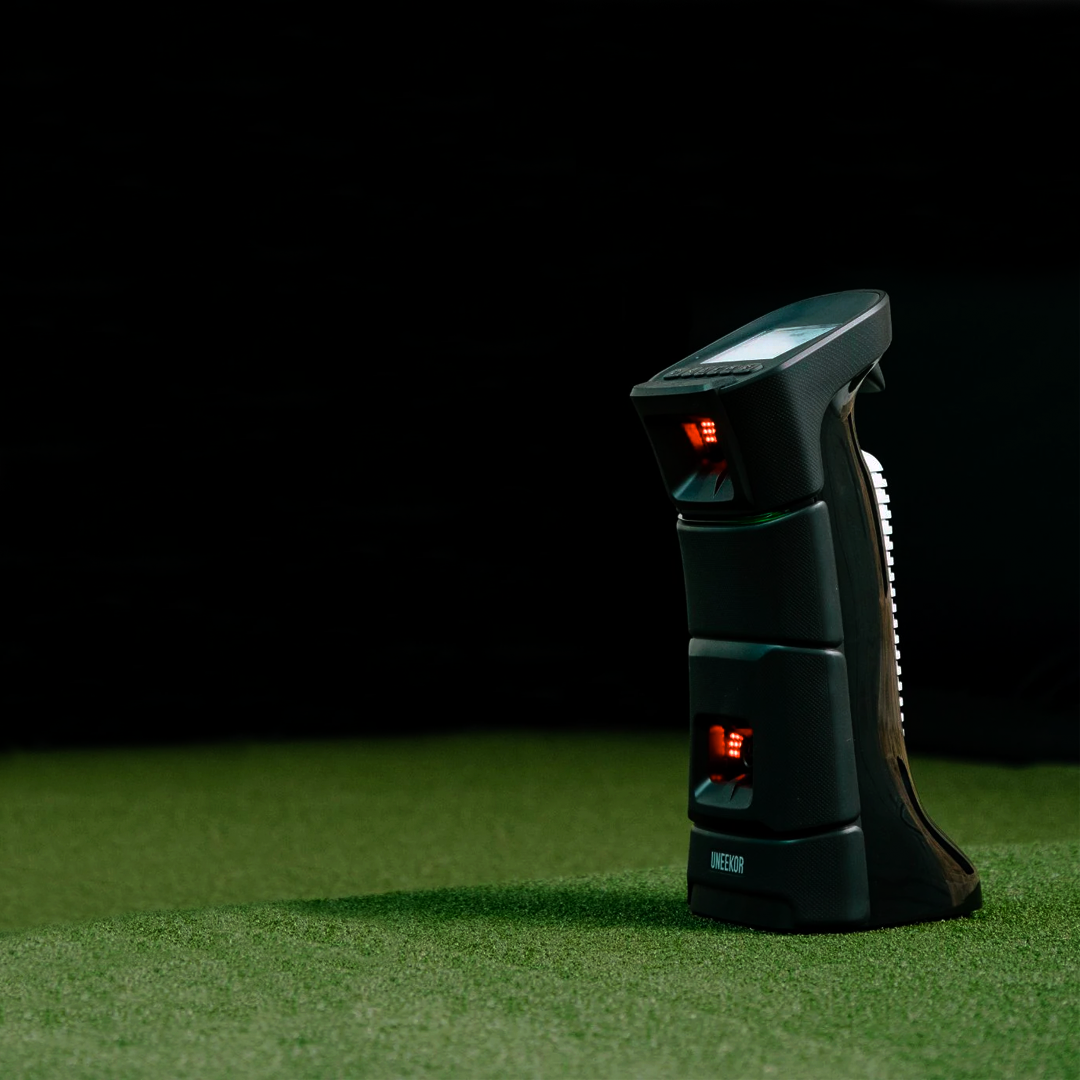 Uneekor Eye Mini Golf Simulator